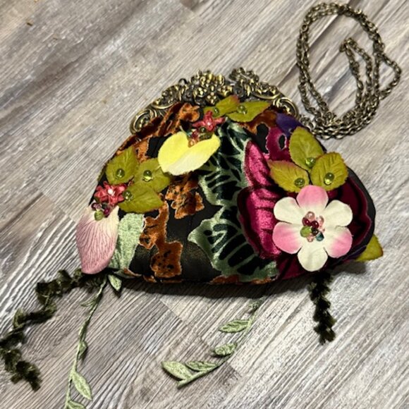 Beautiful Mary Frances Vintage Style Small Floral Purse with Shoulder Chain - Picture 2 of 7